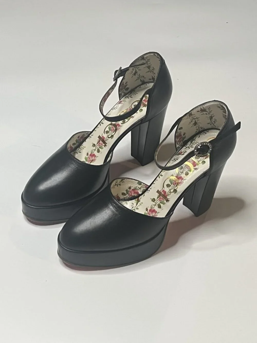 Gucci authentic black